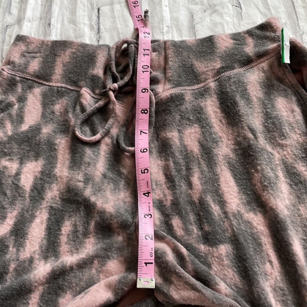BLANK NYC Animal Leopard Print Fleece Loungewear Pants - Picture 9 of 12